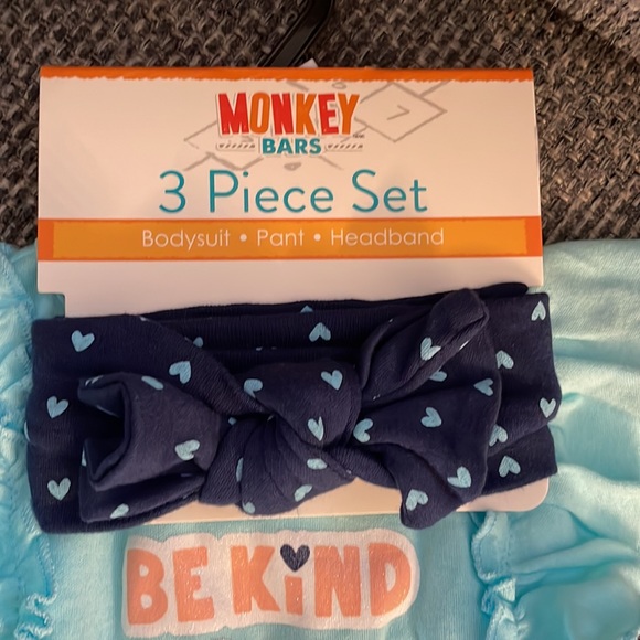 6-9m 3 piece set - Picture 2 of 3